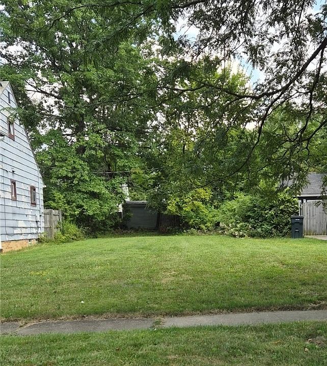 2nd image of 907 Nela View Rd
