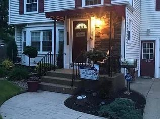 176 Millbrook Dr, Williamsville, NY 14221