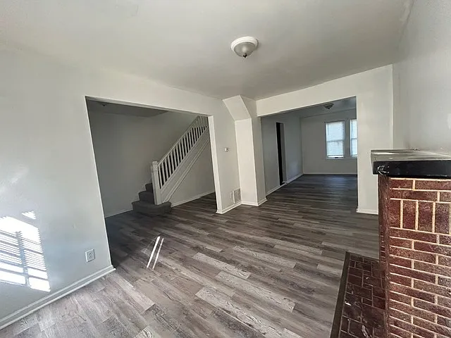 599 N Edgewood St — Photo 4