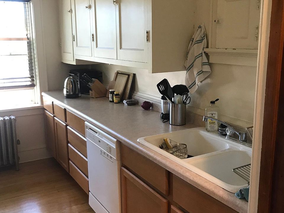 2nd image of 3069 S Kinnickinnic Ave APT 6