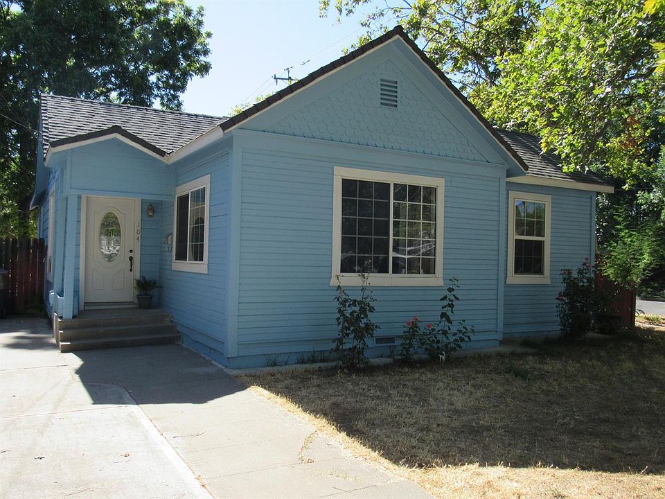 1st image of 104 College St