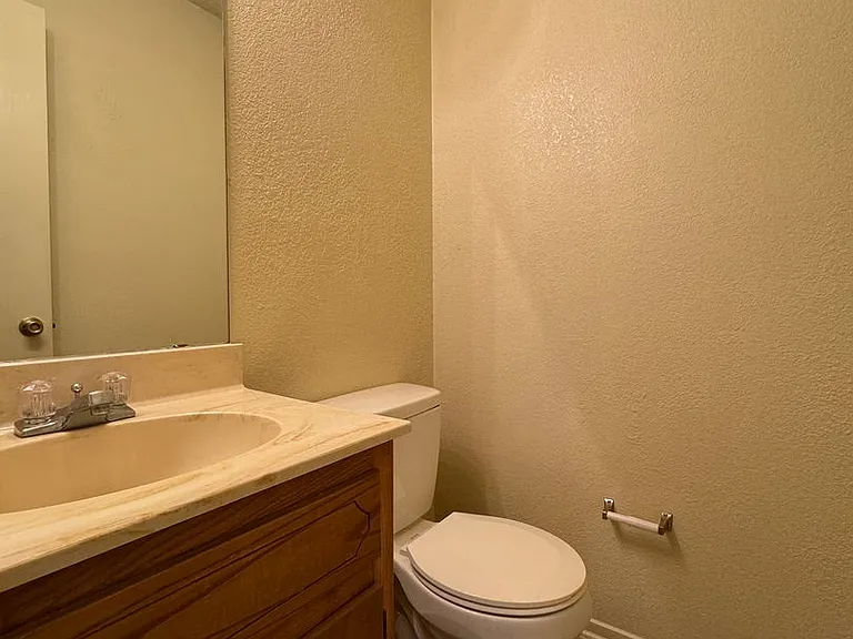 214 Romana Cir #E — Photo 15