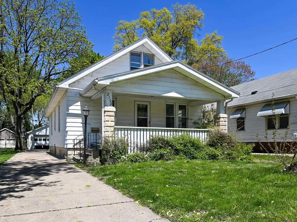 2103 W Clarke Ave, West Peoria, IL 61604