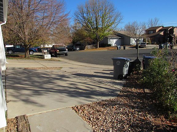 Driveway fits One Car, quiet cul de sac location