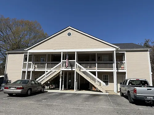 1703 Pineland Ave Photo 1