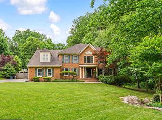 11808 Decour Ct, Fairfax, VA 22030