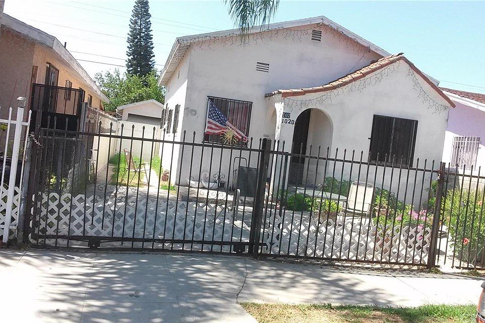 1st image of 1020 W 65th Pl