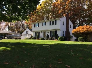 135 Oakbriar Dr, Rochester, NY 14616