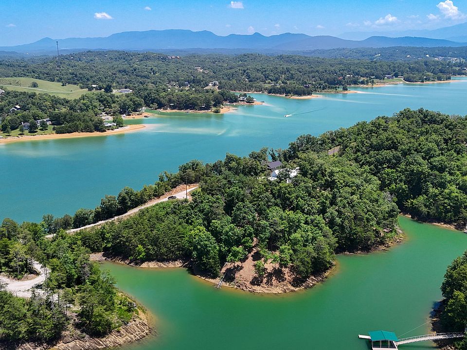 1st image of 2 Lake Oaks Way