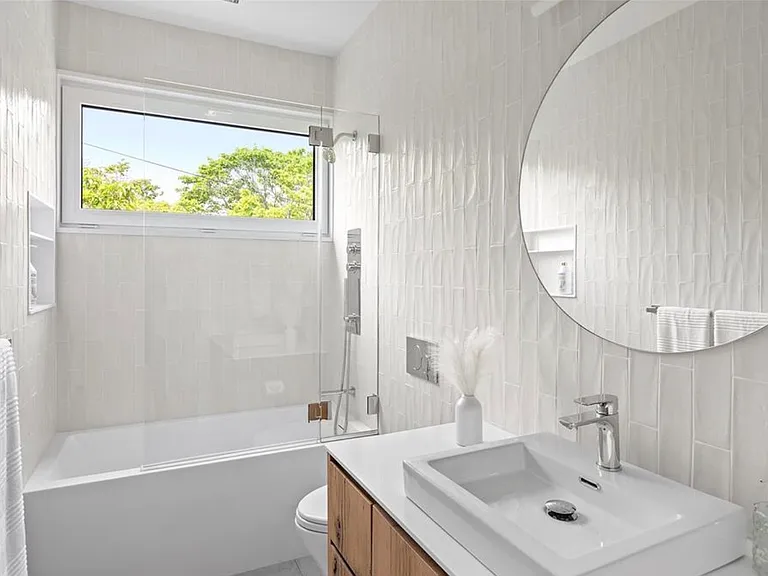 28 Canoe Place Rd — Photo 14
