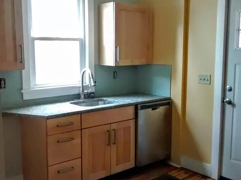 42 Saint John Ave — Photo 4