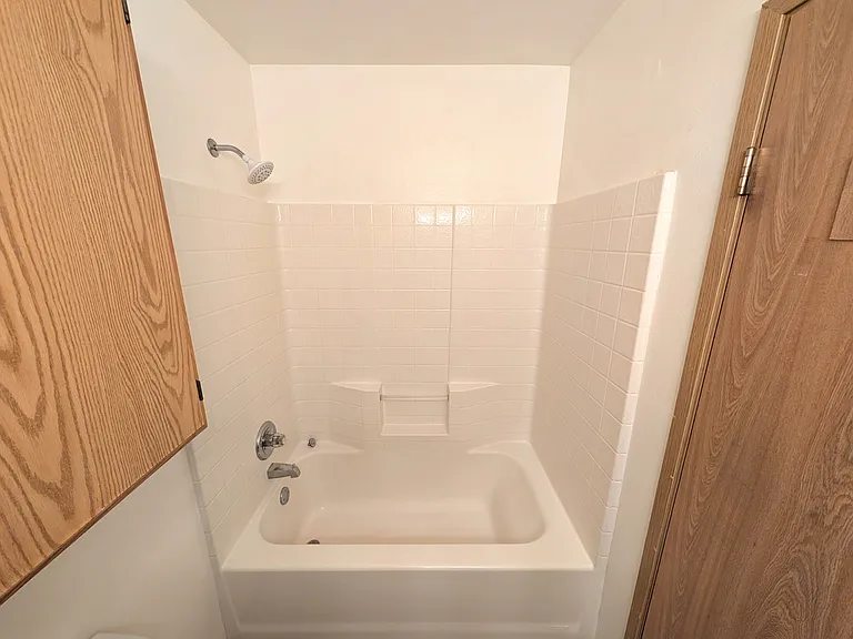 Rowan Grove Apts — Photo 15