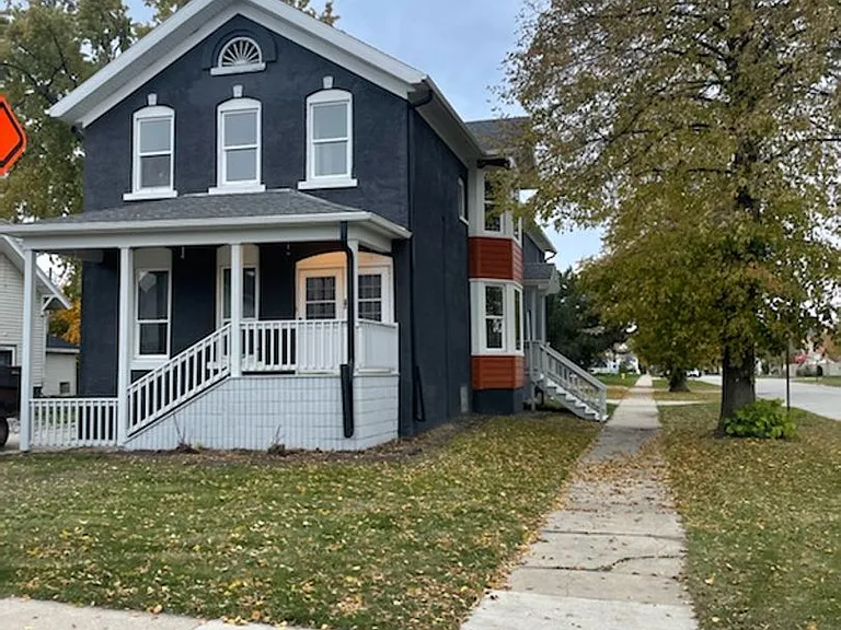 700 Pine St — Photo 1