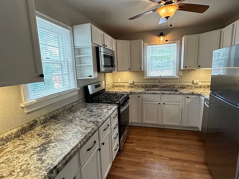 1714 Logan Ave — Photo 6