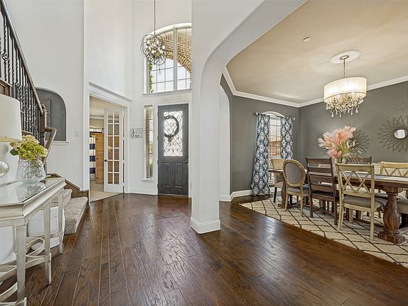 3rd image of 604 Bentley Ct