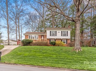 111 Idlewood Dr, Asheville, NC 28806