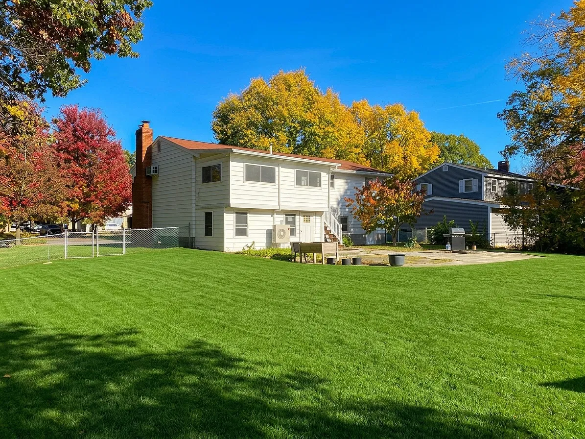 121 Lopes Ave — Photo 4