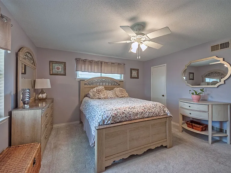 5739 Banting Way — Photo 13