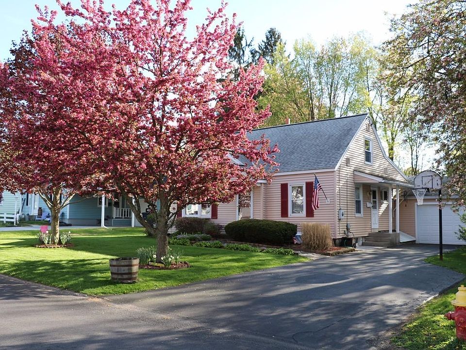 1st image of 16 Dewitt Dr