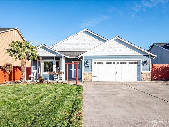 3rd image of 2504 Redwood Avenue