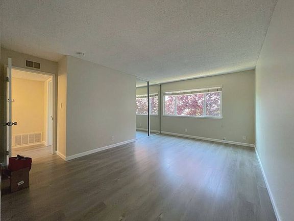 3rd image of 2489 Fairway Dr
