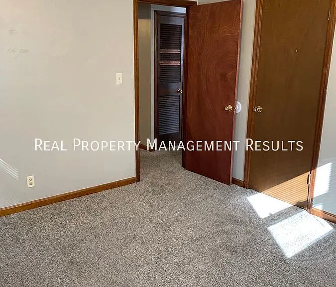 3019-3021 Hartmetz Ave #3019 — Photo 9