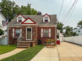 76 Davison Ave, Lynbrook, NY 11563
