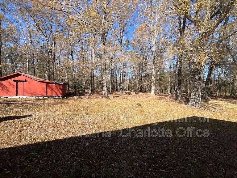 678 Hillsborough Rd — Photo 15