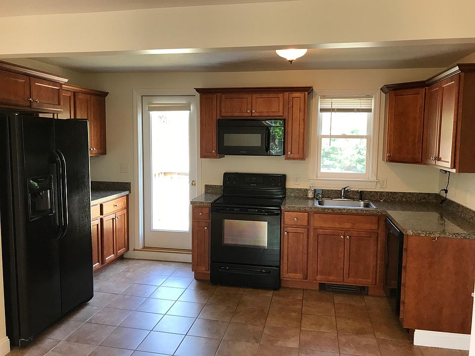 1st image of 26 Pleasant St APT 4