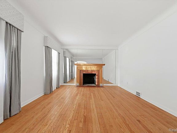 4th image of 16876 Robson St