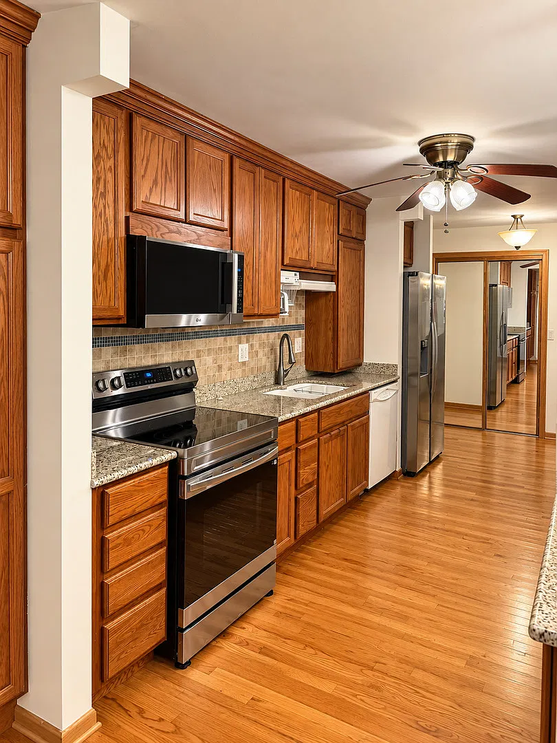 3 bed, 1600 sqft, $2,500 — Photo 4