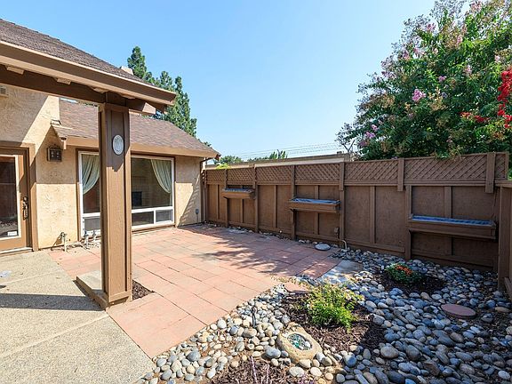 4th image of 1837 Laurel Oak Dr