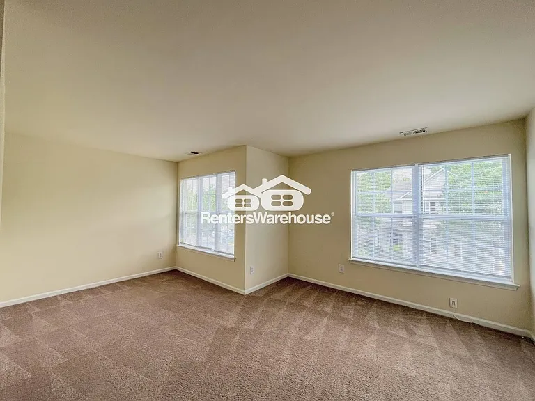 3711 Bay Cres — Photo 24
