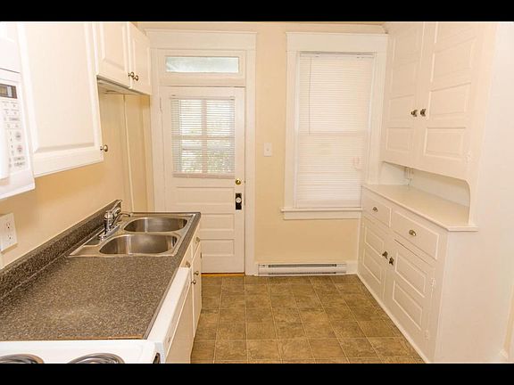 3rd image of 522 W Franklin St