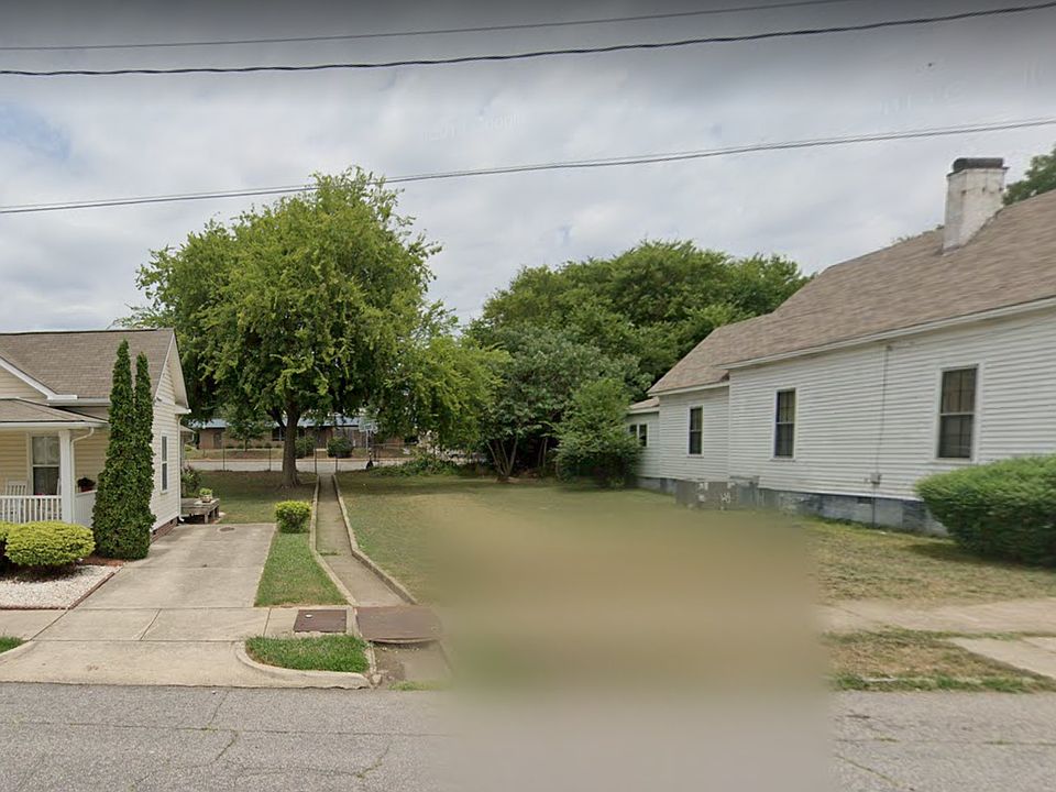 2nd image of 553 E Martin St