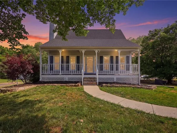 3080 Gladewater Ct, Pfafftown, NC 27040
