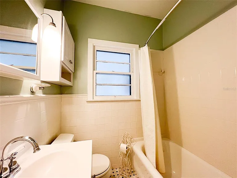 501 NE 8th Ave — Photo 10