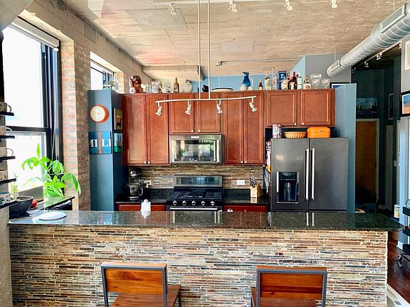 Beautiful granite counters w/upgraded Kitchen Aid appliances. Breakfast bar.