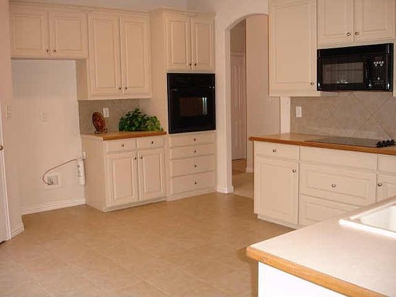 4th image of 631 Wyndham Cir