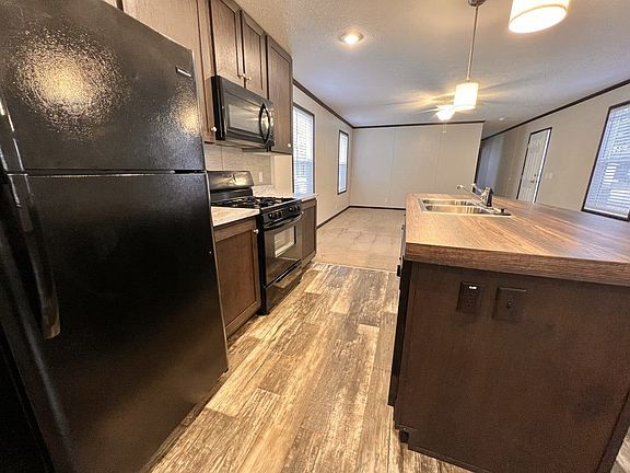 3rd image of 14546 Mercury Dr #9