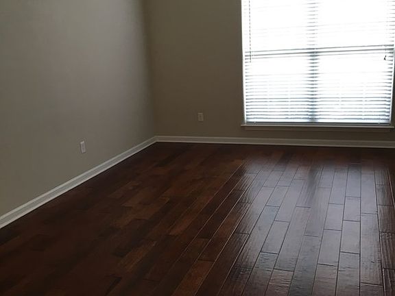2nd image of 303 Daniella Ln