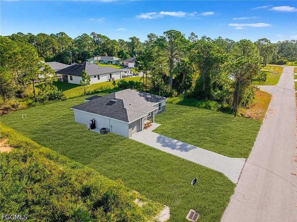 3 bed, 2.0 bath, 1258 sqft, $1,825 — Photo 2