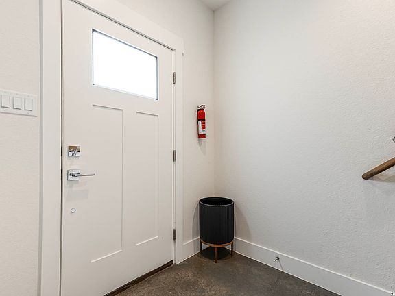 5th image of 144 N CHERRY ST