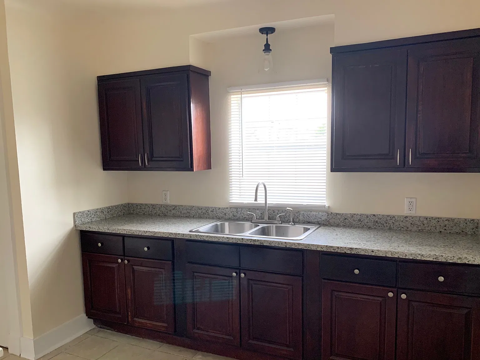 2 bed, 720 sqft, $1,400 — Photo 3