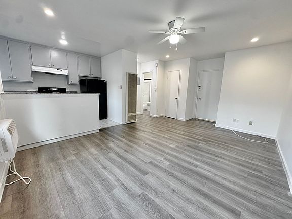 5th image of 3860 Mentone Ave APT 10