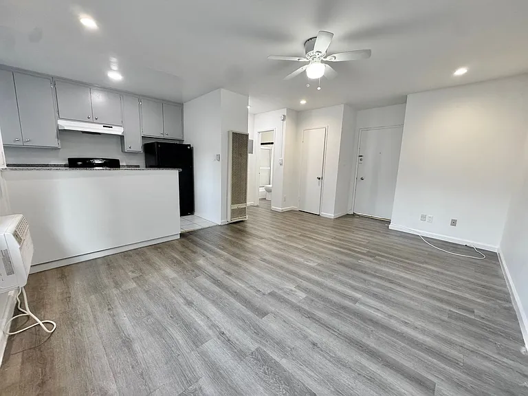 3860 Mentone Ave — Photo 5