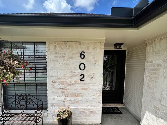 2nd image of 602 Drawhorn Dr