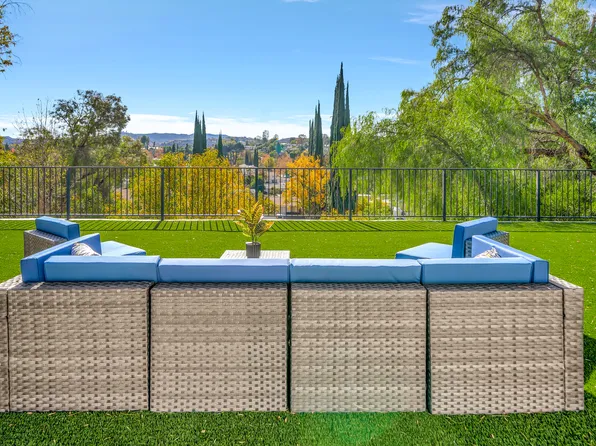 5565 Ostin Ave, Woodland Hills, CA 91367