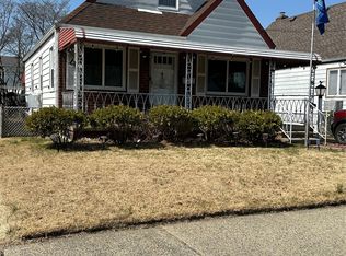 8322 263rd St, Glen Oaks, NY 11004
