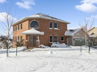 560 Lincolnshire Pl, Coralville, IA 52241